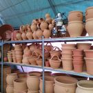 Viveros Paraíso estantería con cerámicas